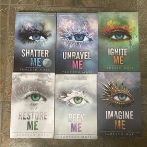 Shatter me series, (6 books) Good condition. No rips, tears, or missing pages.